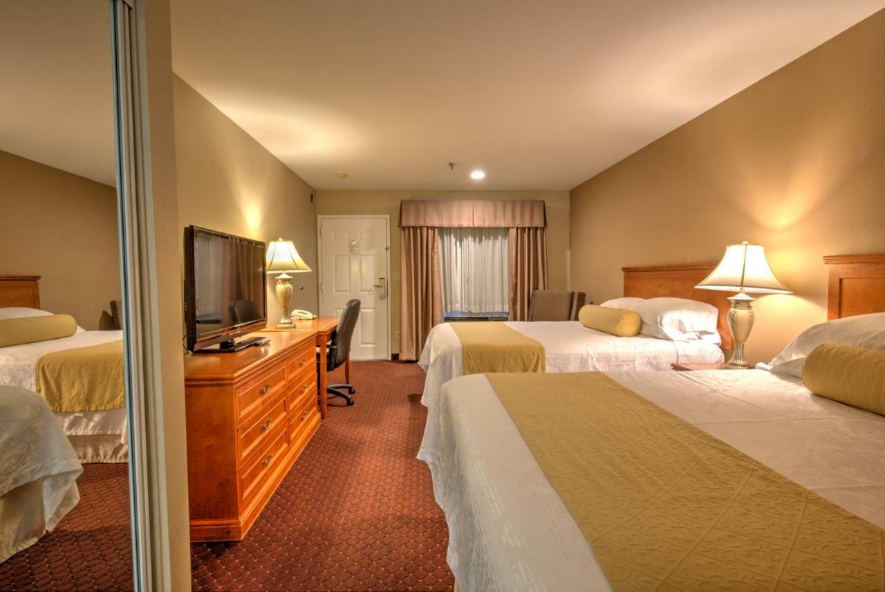 Burbank Inn And Suites Экстерьер фото